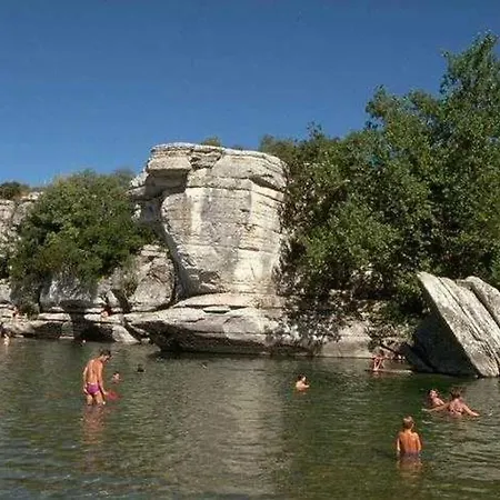 Camping En Bord D'Ardeche Campingplads 3*