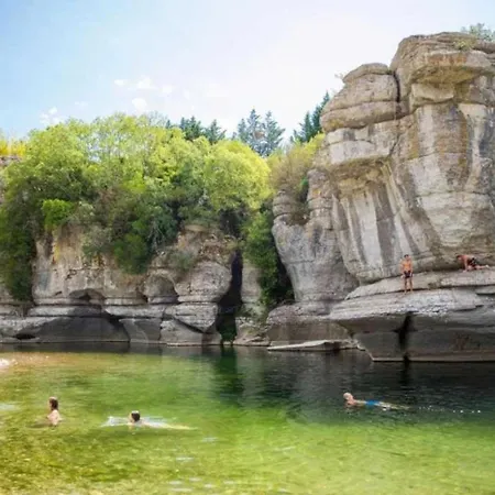 Camping En Bord D'Ardeche Campingplads 3*